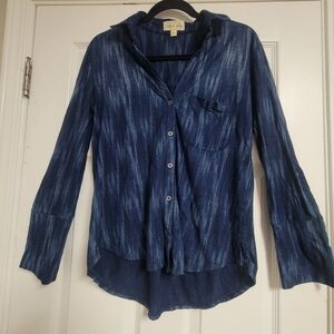 Cloth & Stone Blue Ikat Print Long Sleeve Botton Down Shirt.